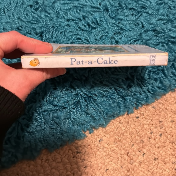 🎁5/$10🎁 Pat-A-Cake Mother Goose for Wee ones, board book, 2010 - Picture 4 of 9